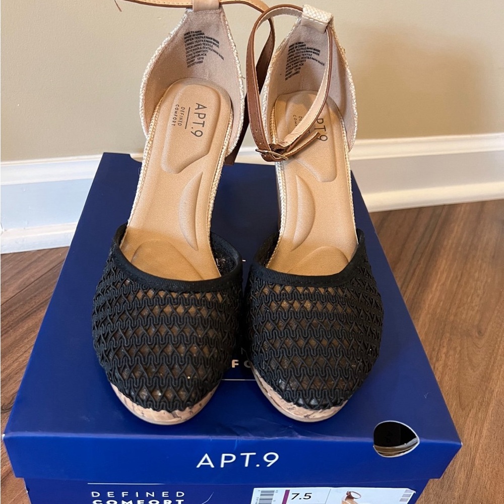 Women’s wedge closed toe shoes